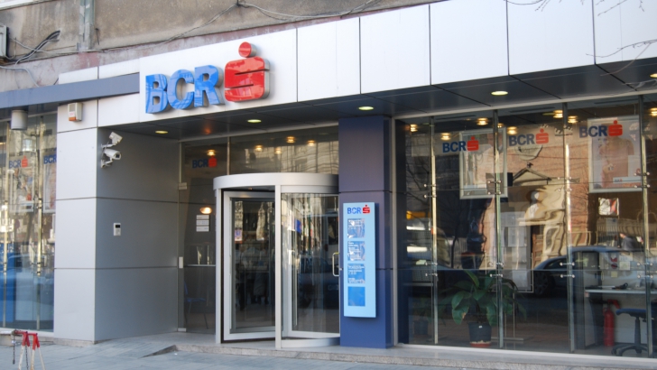 BCR face angajari. Banca ofera joburi de vara pentru liceeni